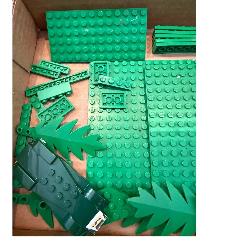 LEGO Green‎ Bulk Lot Baseplates Bricks Plates Foliage Palm Leaves Mixed Pieces